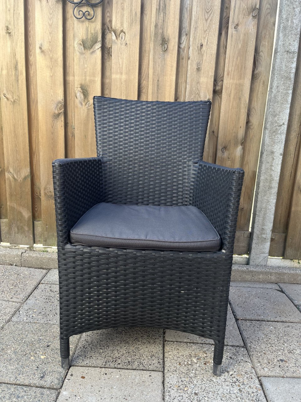 5 Zwarte stoelen