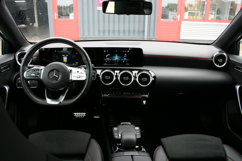 Mercedes-Benz A-Klasse 180 business solution amg