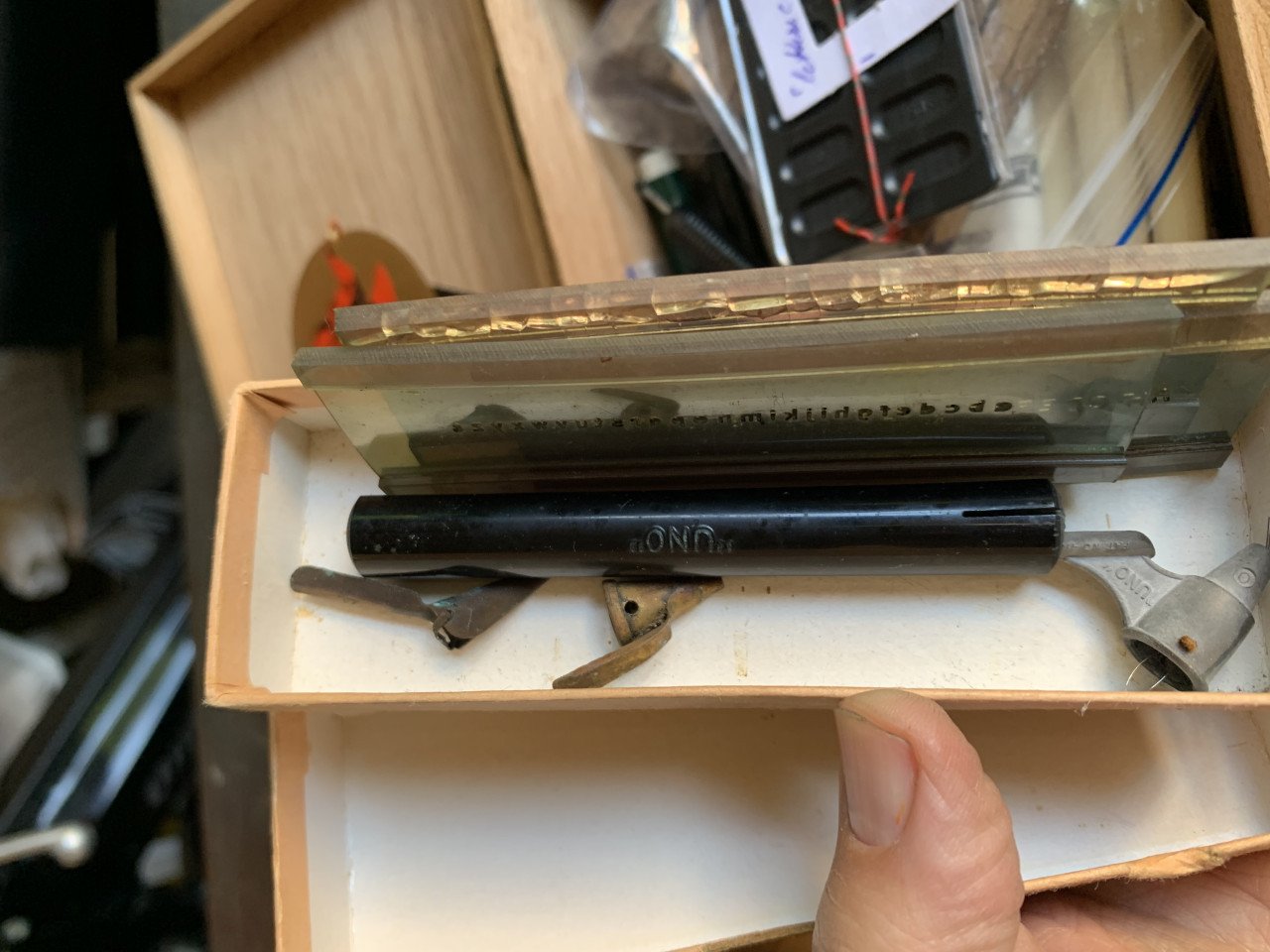 Te koop 2 sigarendoosjes met diverse inhoud