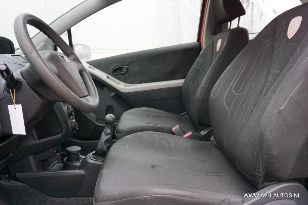 Toyota Yaris 1.0 vvti acces