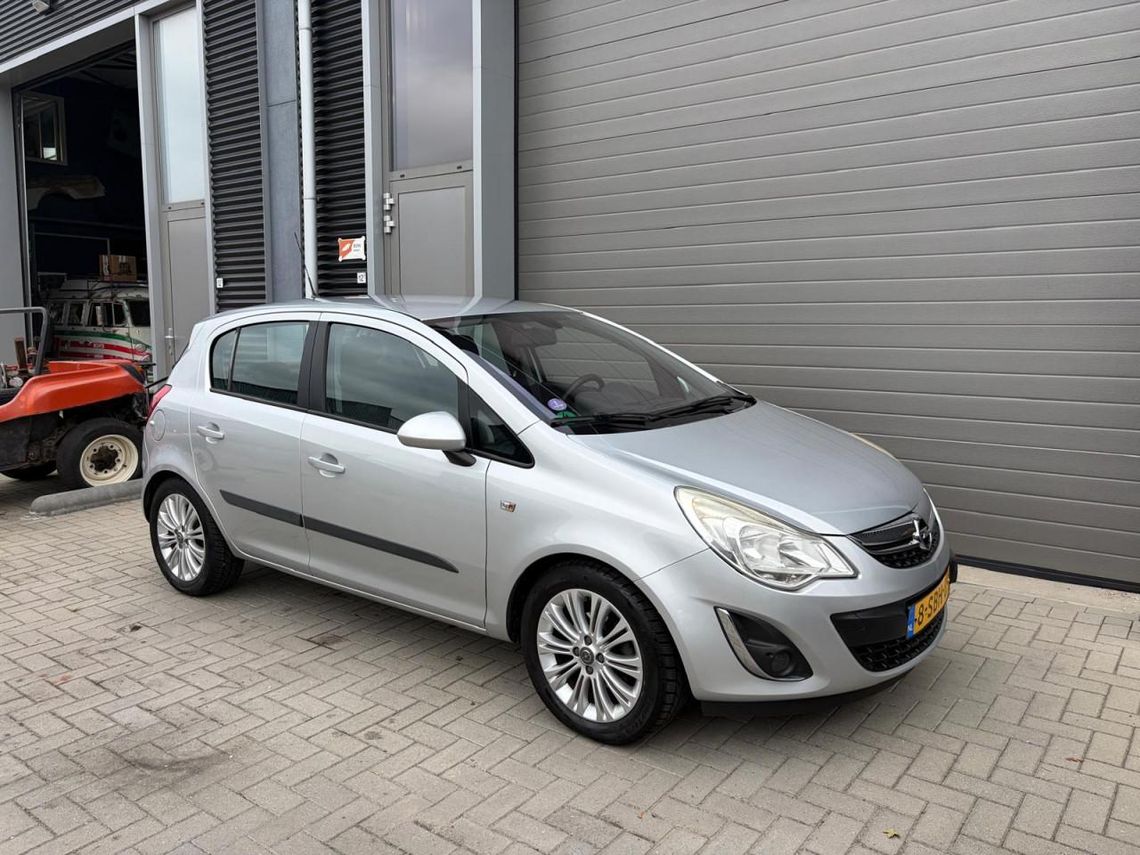 Opel Corsa 1.4-16V Cosmo