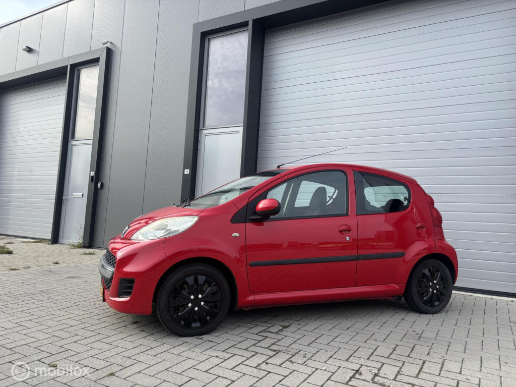 Peugeot 107 1.0-12v sublime