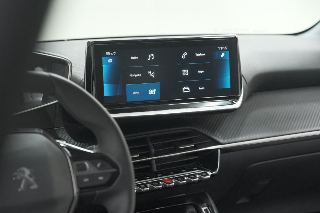 Peugeot 208 puretech 100 allure | camera | navigatie | parkeersensoren | ap