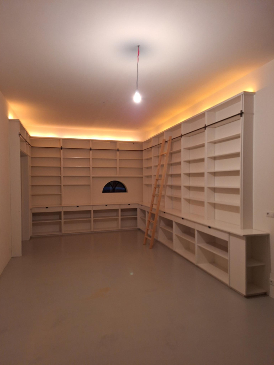 Grote boekenkast / Boekenwand