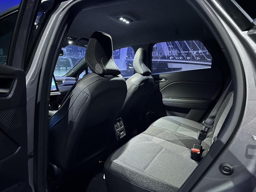 Renault Captur 1.3 mild hybrid 160 techno*camera*stuur&stoelverwaring*acc