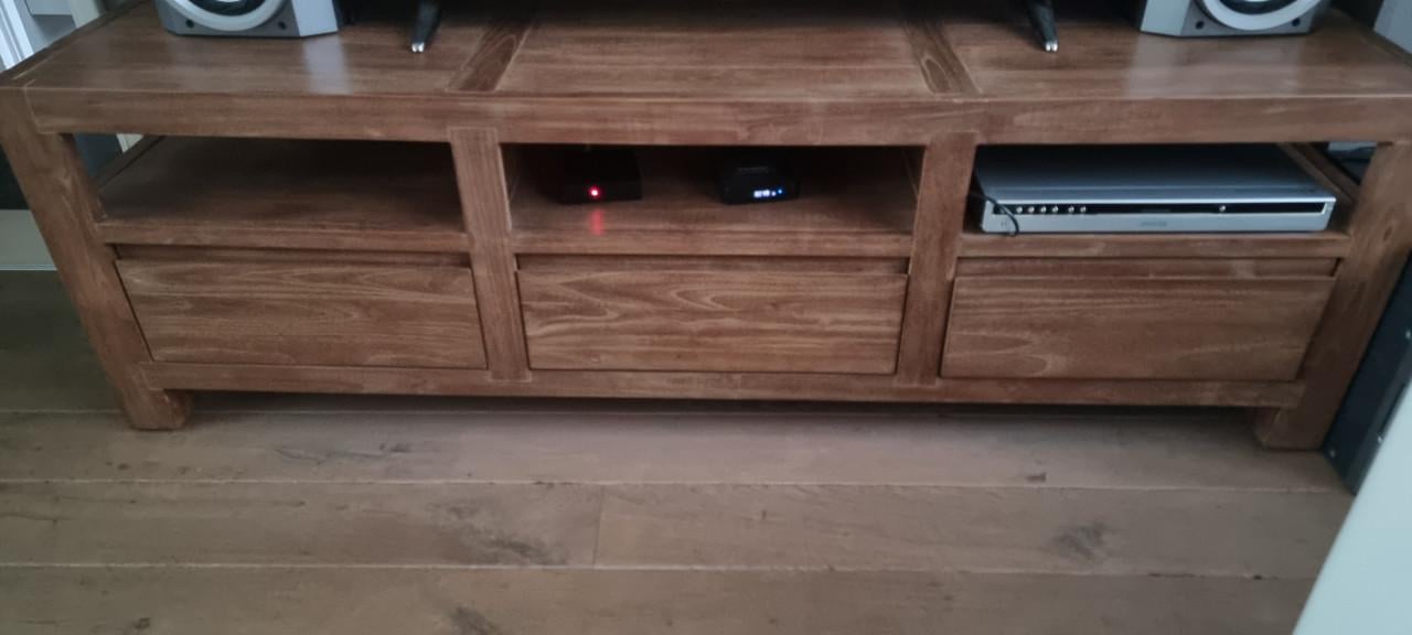 Inboedel te koop teak hout meubels