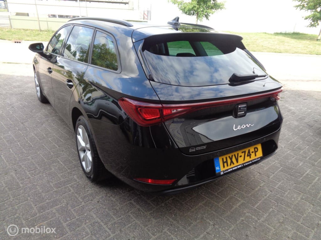 Seat Leon Sportstourer 1.5 tsi style business/airco/lm velgen/carplay/pdc/c
