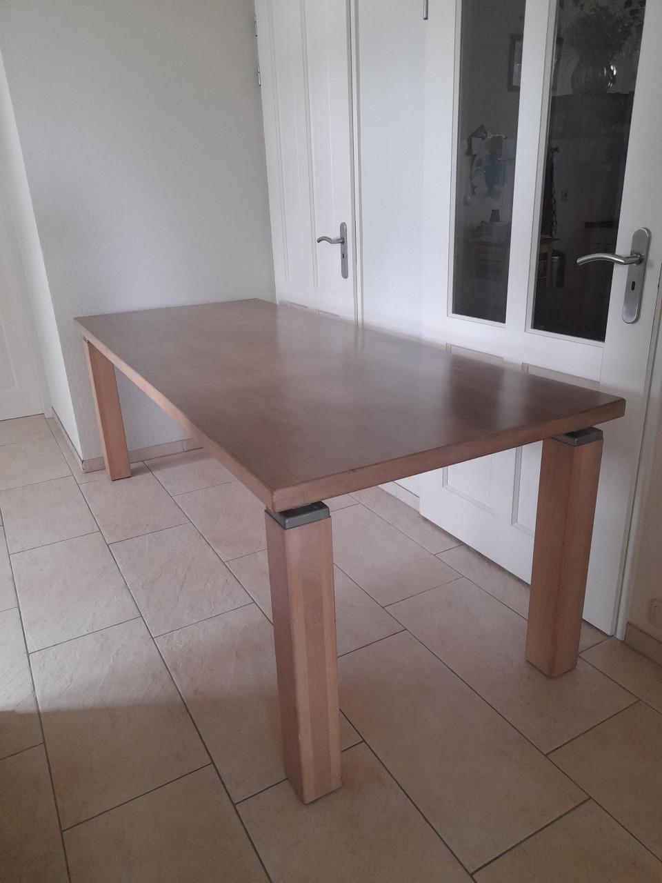 Massief houten grote Tafel 220 x 90 ( in goede staat )  Ziet er netjes uit!