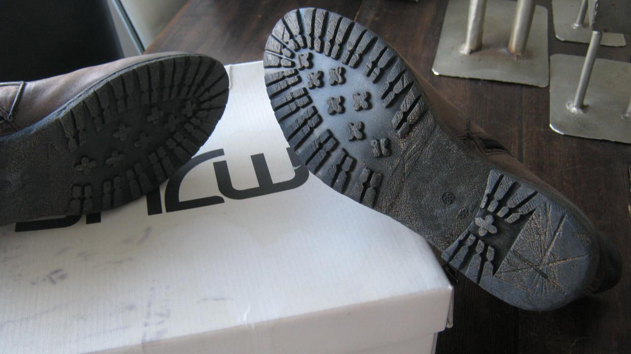 NIEUW LAARZEN MAAT 38 VOOR 40 EURO