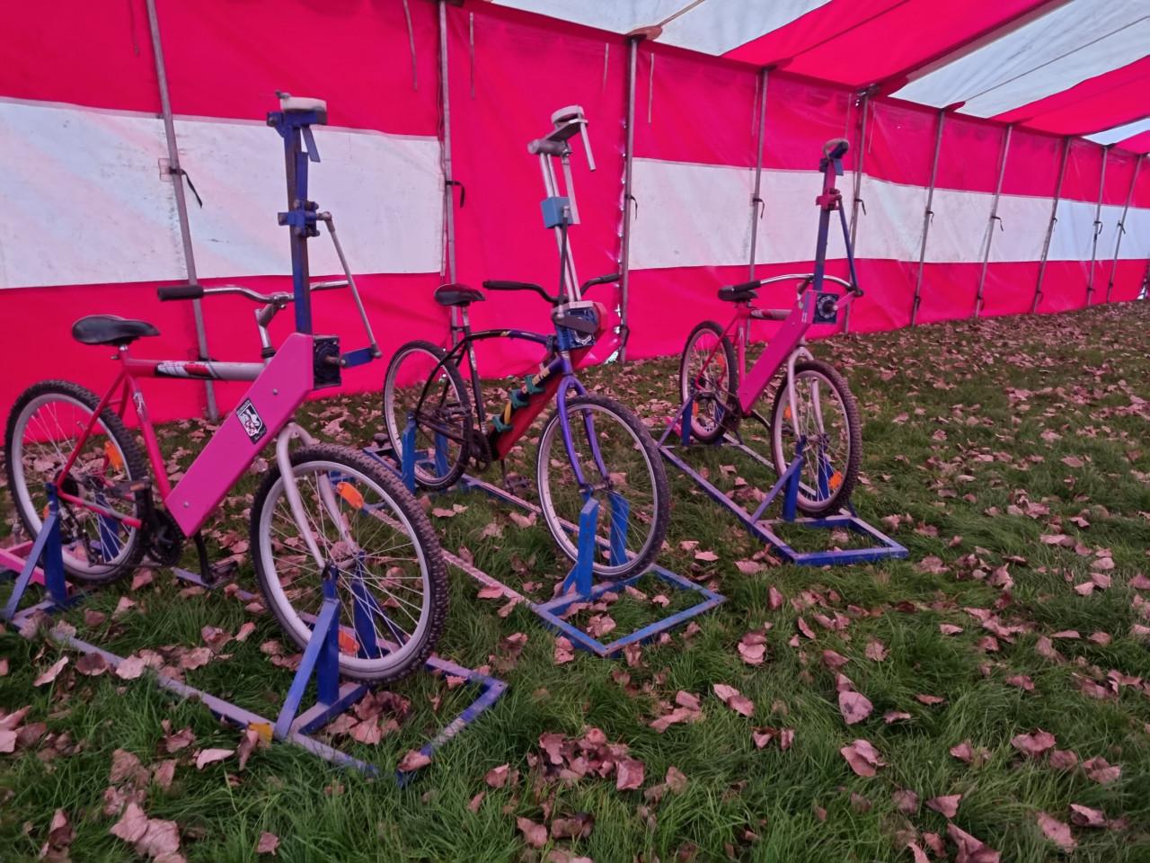 Uniek in zeeland : Te huur bierfietsen / limonade-fietsen.
