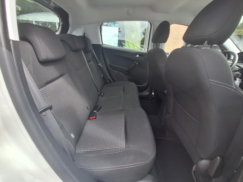 Peugeot 208 allure 1.2-110pk 5d (vol)automaat(eat6) navigatie | apple carpl