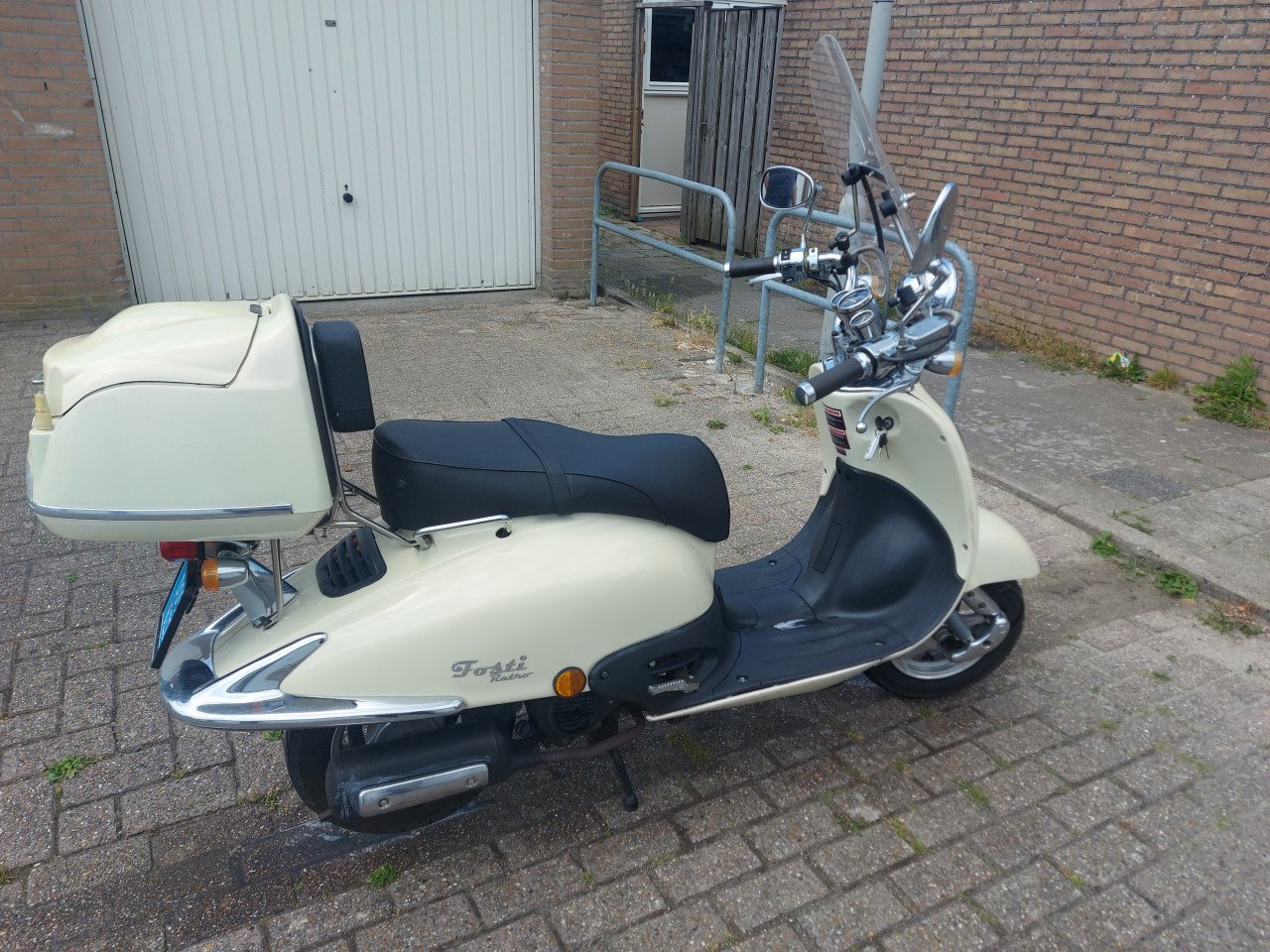 Mooie Scooter Fosti