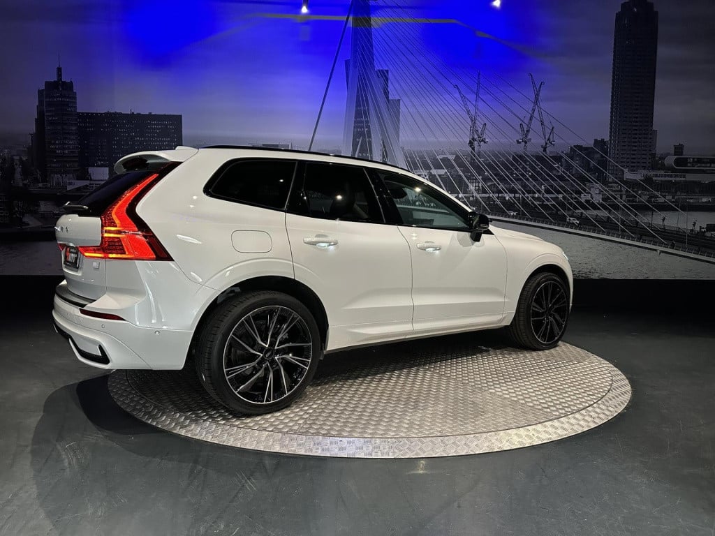 Volvo XC60 2.0 t6 plug-in hybrid awd plus dark *pano*hksound*leder*memory*