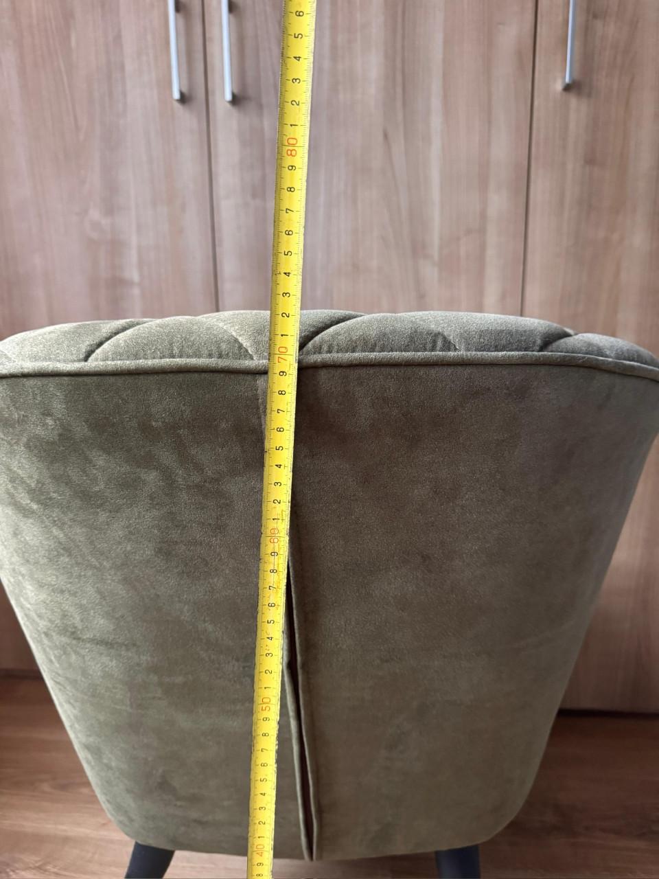 Velvet stoeltje, zacht groen , houten pootjes