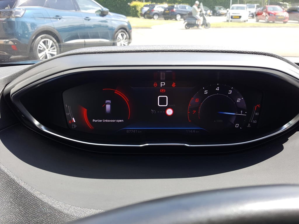 Peugeot 3008 1.2 puretech 130pk s&s eat8 allure | navi | bt | applecarplay&