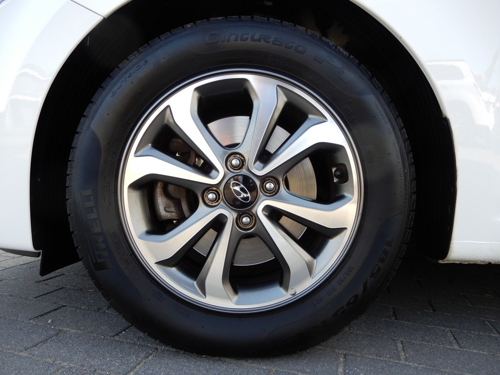 Hyundai I 20 1.0 t-gdi comfort | nl auto | navi | twotone | lm velgen |