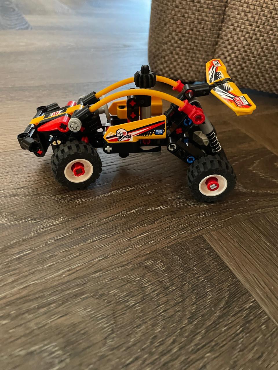 Technic lego: Buggy 42101