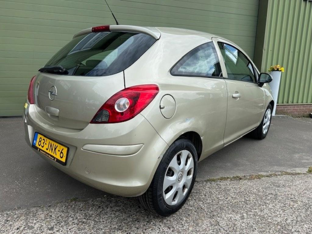 Opel Corsa 1.2 16v edition automaat