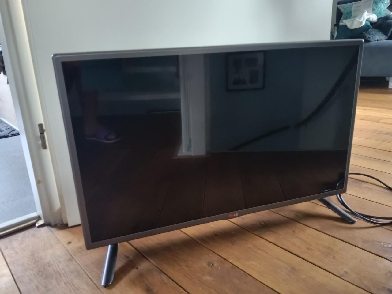 LG tv 33 inch
