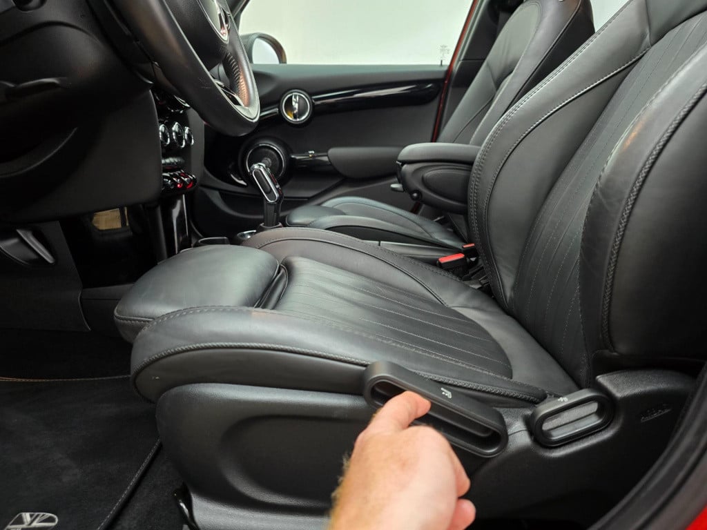 Mini Cooper mini occasion 2.0 automaat | 5 deurs en maar 1 van in nl | twee
