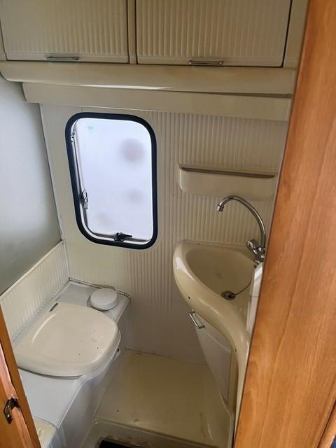 Camper Peugeot 280 G te koop (motor defect)