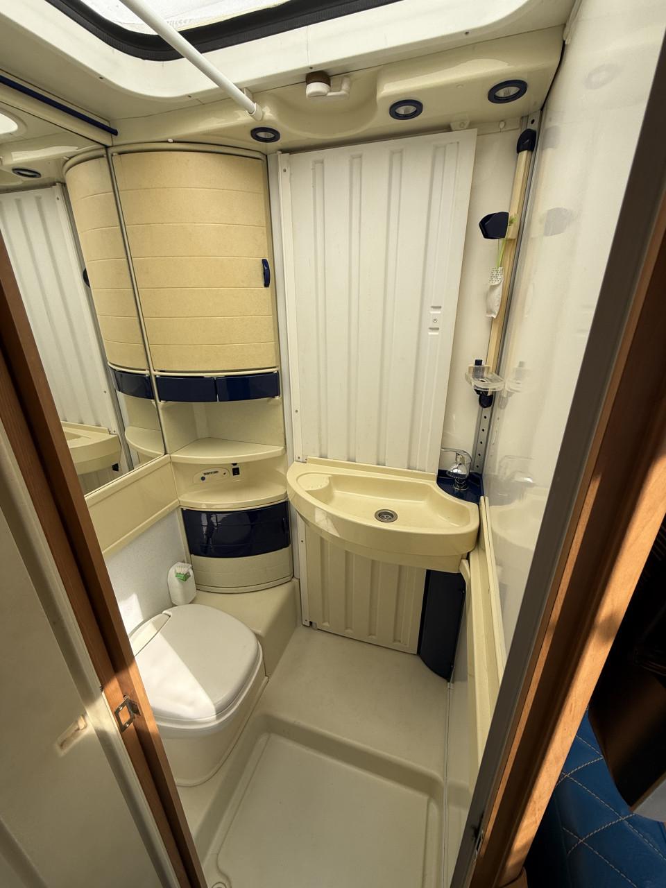 Hymer B524 | integraal camper | degelijke bouw | bekleding vernieuwd