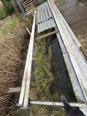 2 Vlaggenmasten 7,15 meter aluminium ,neerklapbaar met kantelvoet