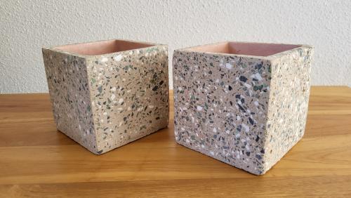Set v 2 vierkante terrazzo bloempotjes 11 cm