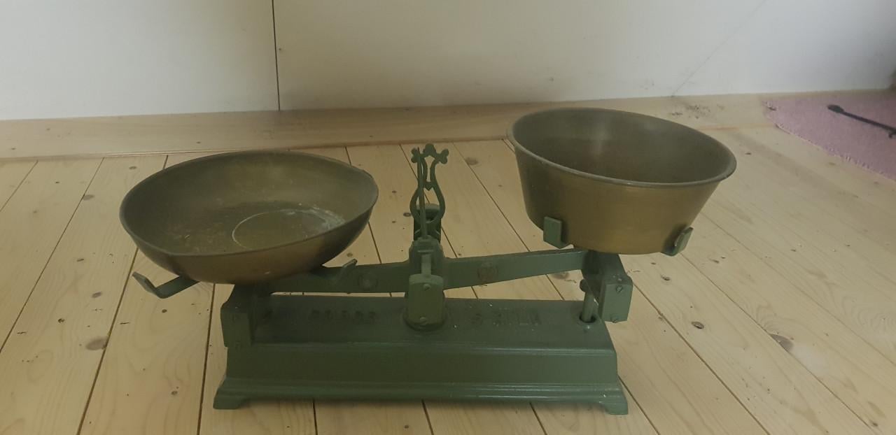 2 antieke weegschalen
