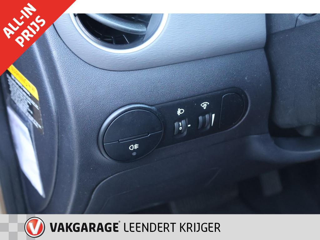 Hyundai I 10 1.1 dynamic automaat/1 jaar apk