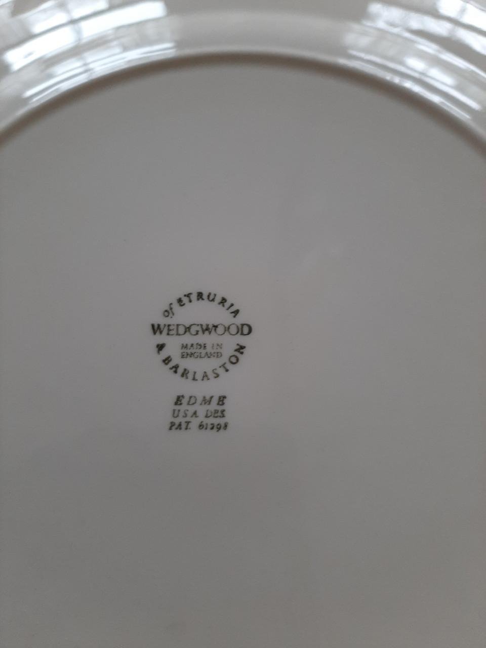 WEDGWOOD EDME - 5 ONTBIJT BORDJES  & 1 DINERBORD