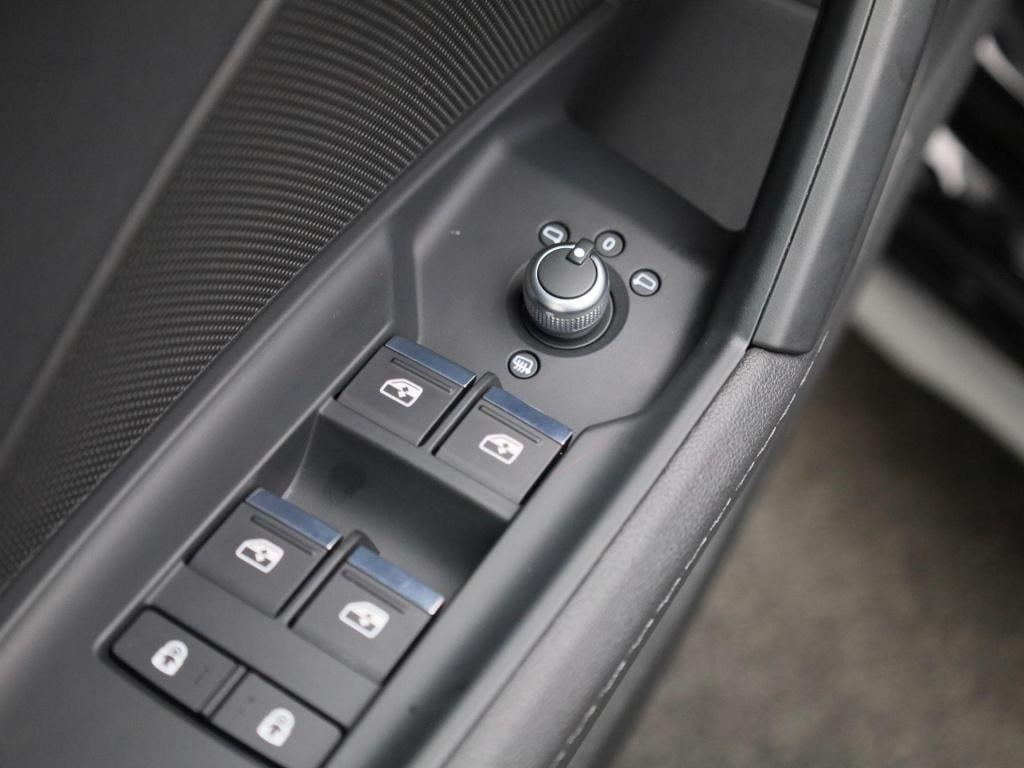 Audi A3 sportback 30 tfsi s edition | automaat | 2x s-line | vlak stuur | n