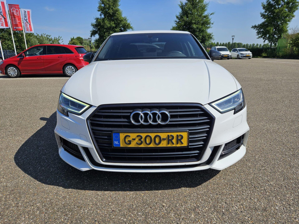 Audi A3 limousine 40 tfsi s-line
