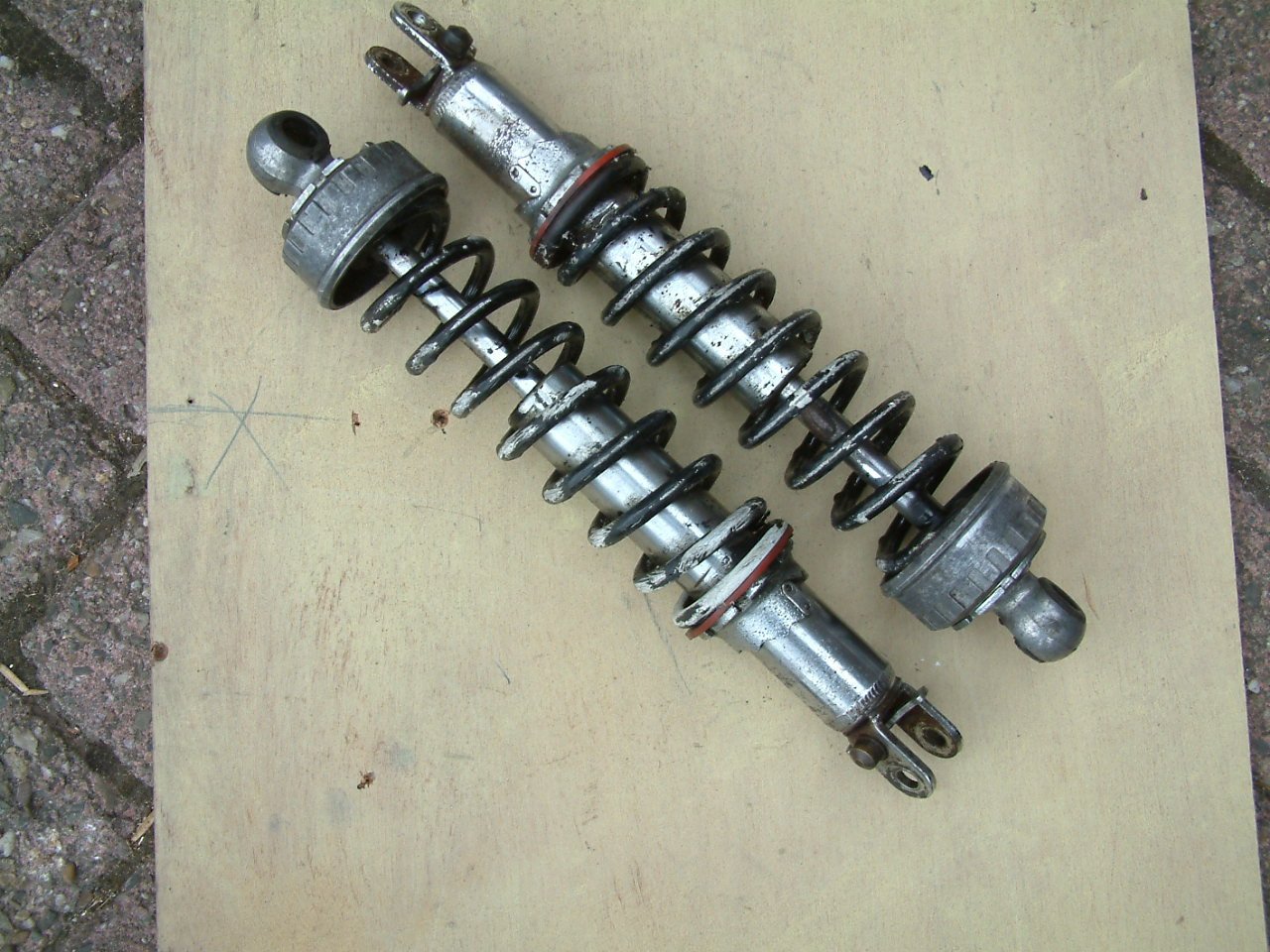 Schokbrekers  koni en andere  34 en 36 cm h o h