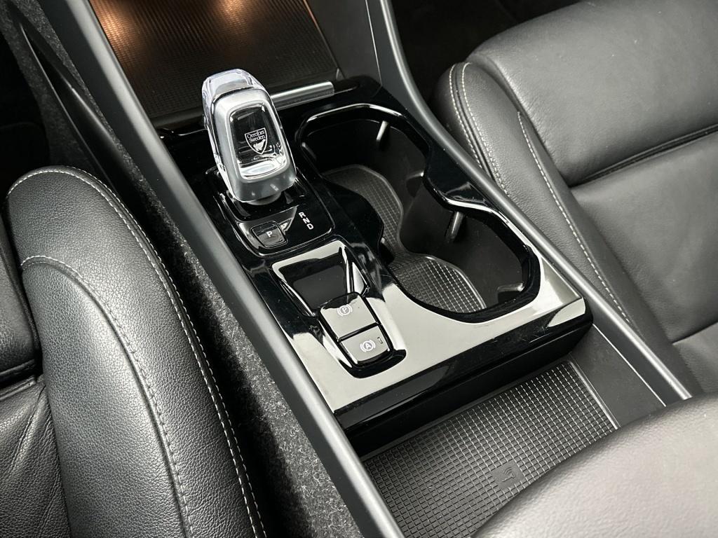 Volvo XC40 t5 262pk recharge inscription| pano| adap.cruise| leder| camera|
