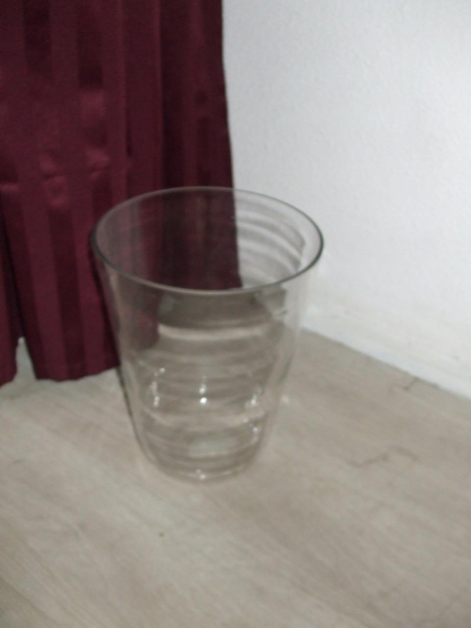 Te koop grote vaas.(z.g.a.n.).