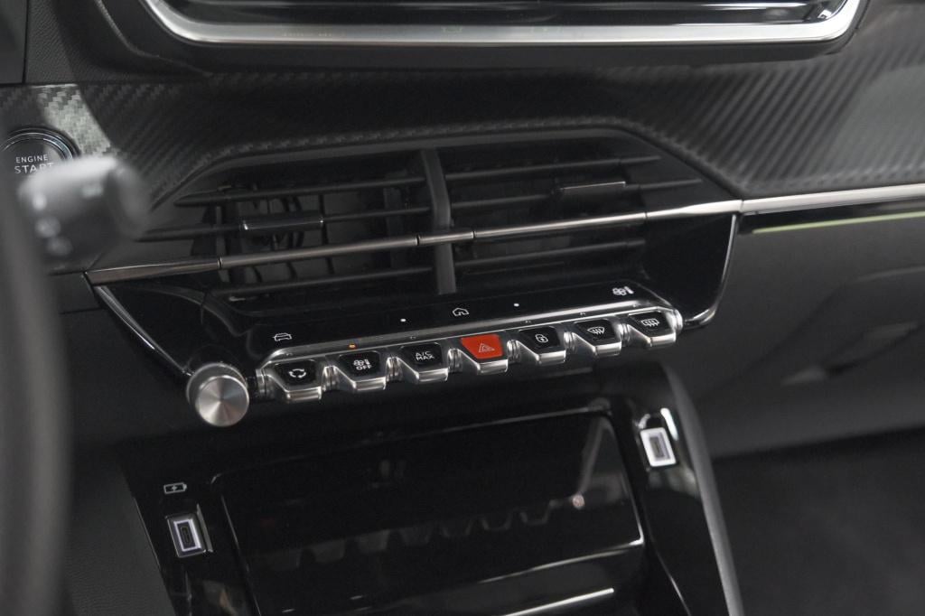 Peugeot 2008 puretech 130 eat8 gt | camera | parkeersensoren | apple carpla