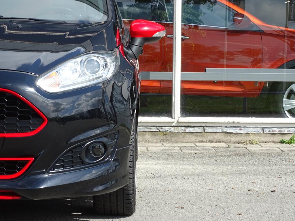 Ford Fiesta 1.0 ecoboost black edition 140pk | bluetooth | 17"