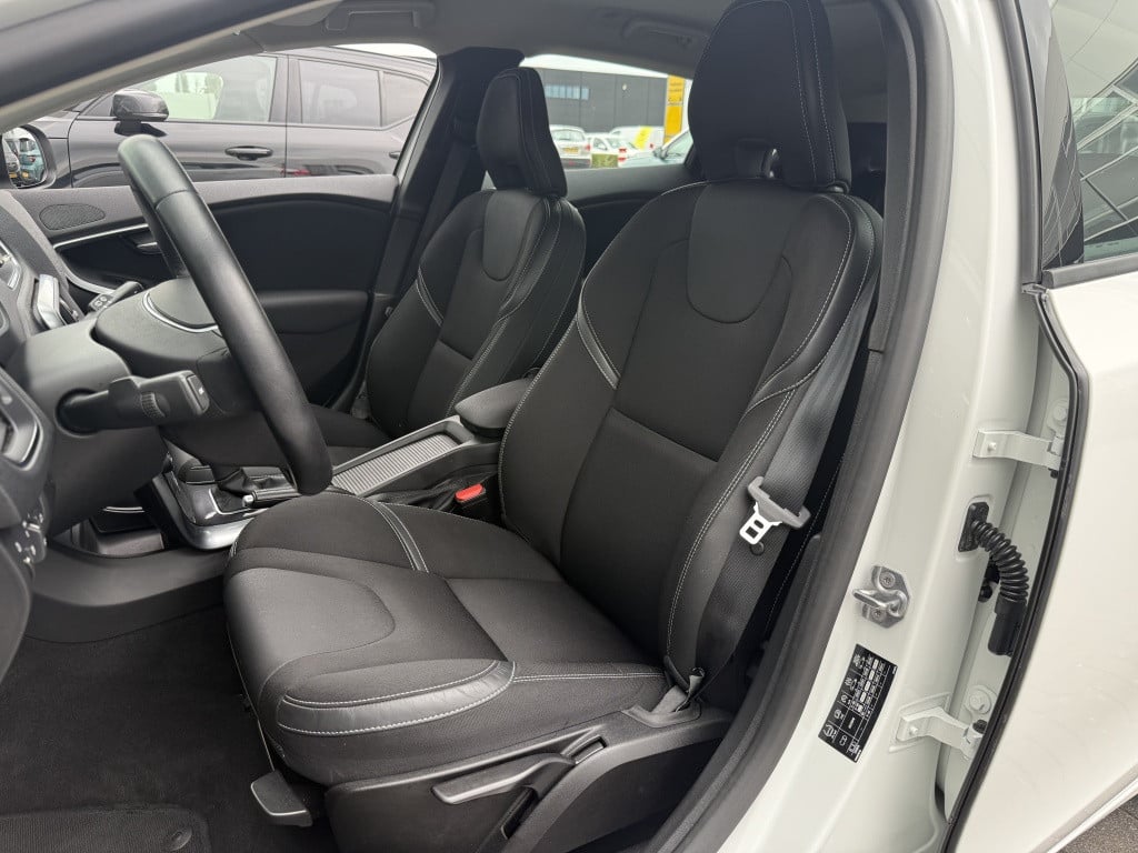 Volvo V40 t2 123pk aut6 polar+| navi| cruise| stoel.verw| led| pdc