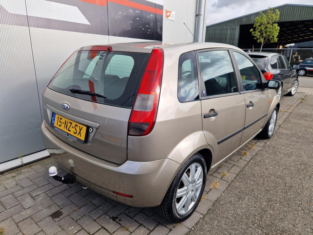 Ford Fiesta 1.6-16v ghia