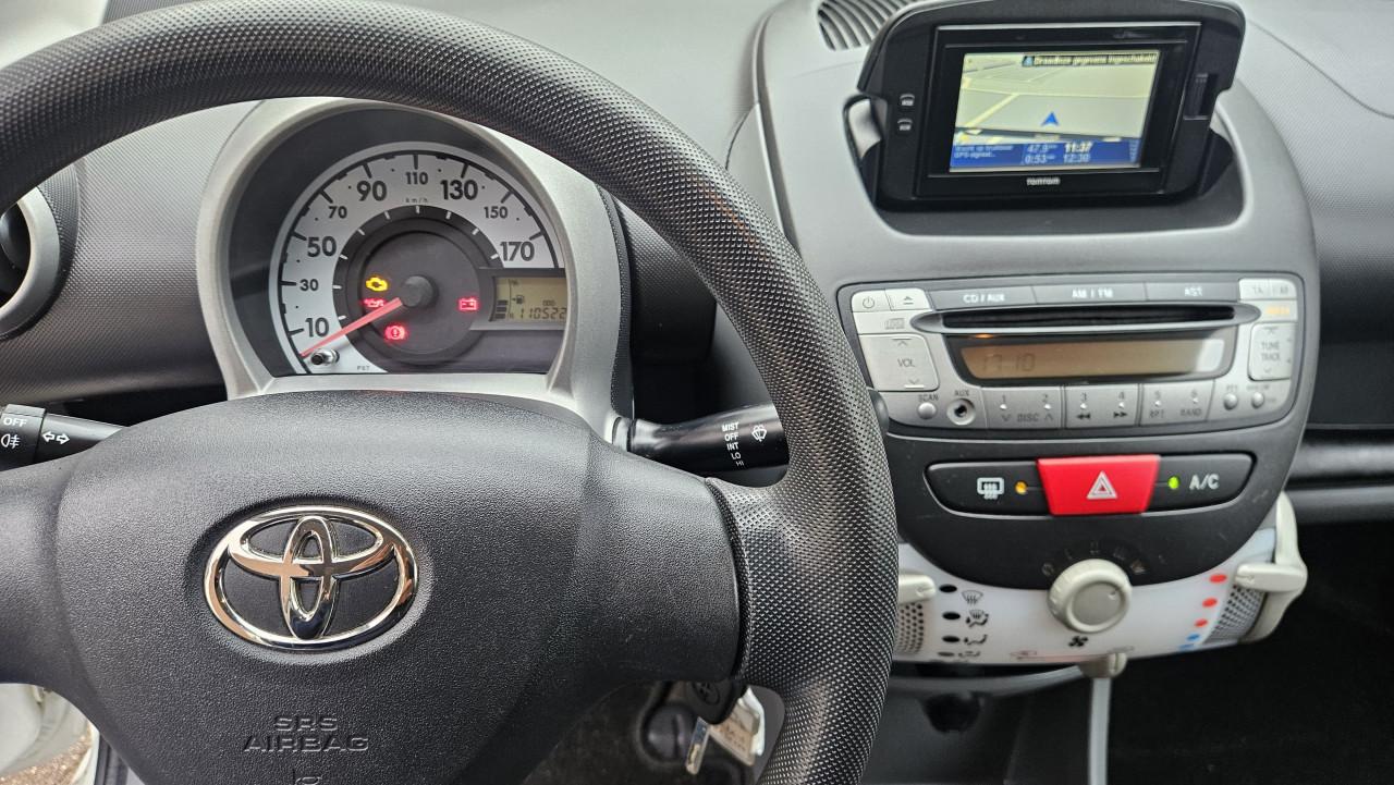 Zuinige 5drs TOYOTA AYGO 1.0 vvti Comfort Navigator 2011 / NL AUTO / NAP
