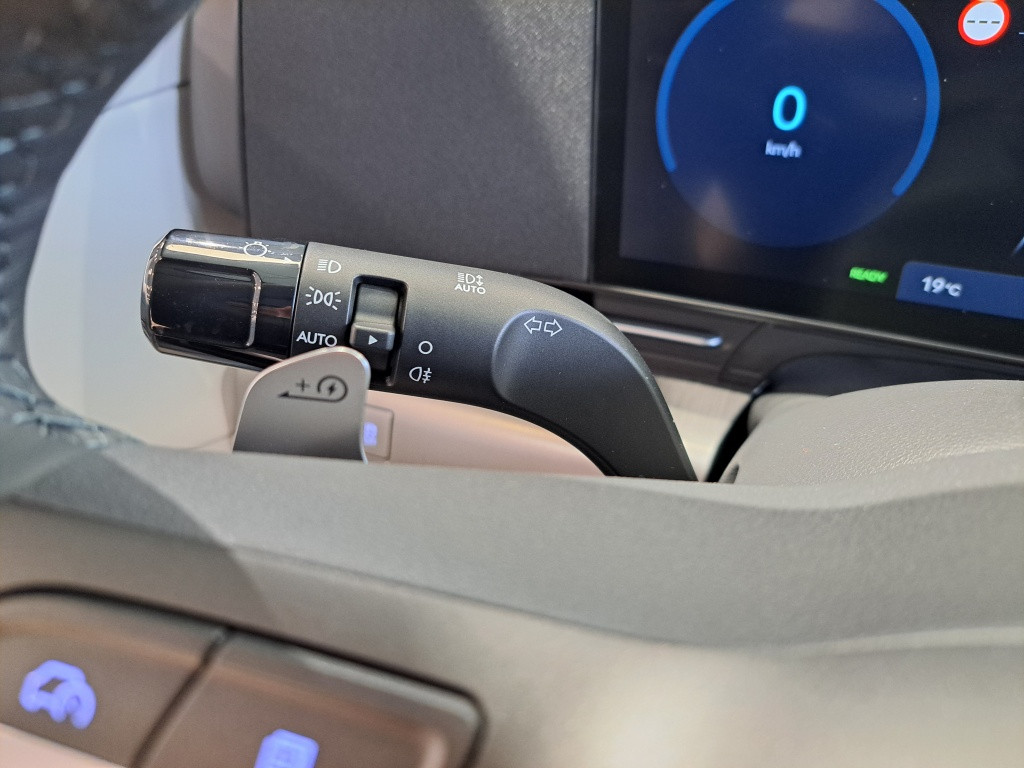 Hyundai Kona electric premium 65.4 kwh | demo voordeel! | snel leverbaar! |