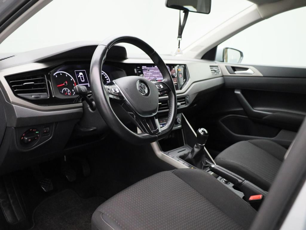 Volkswagen Polo 1.0 tsi comfortline business | parkeer sensoren | navigatie