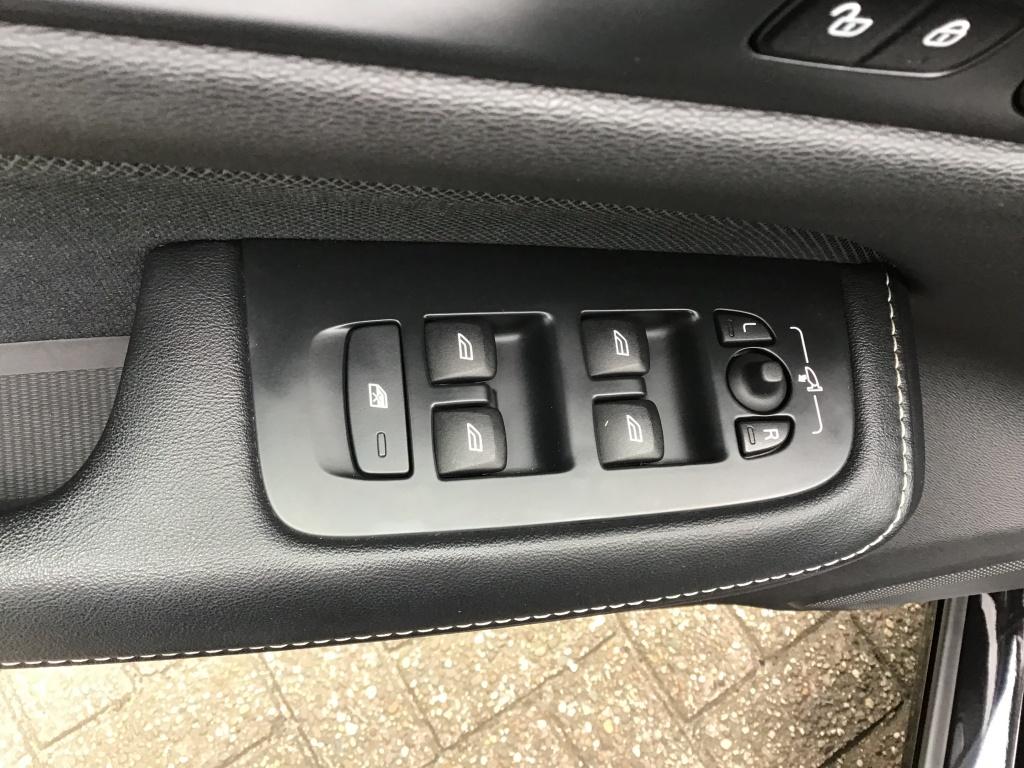 Volvo V60 2.0 t6 awd r. r-des. audio & park assist & climate line