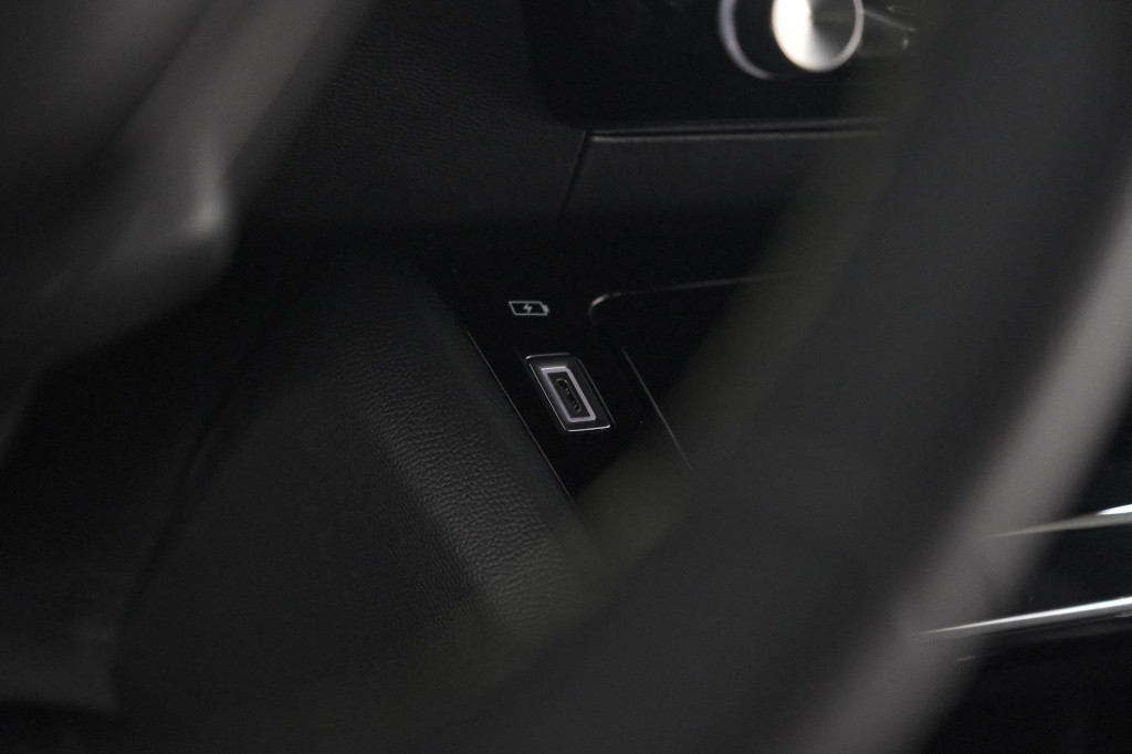 Peugeot 2008 puretech 130 eat8 gt | 360 camera | stoelmassage | adaptieve c
