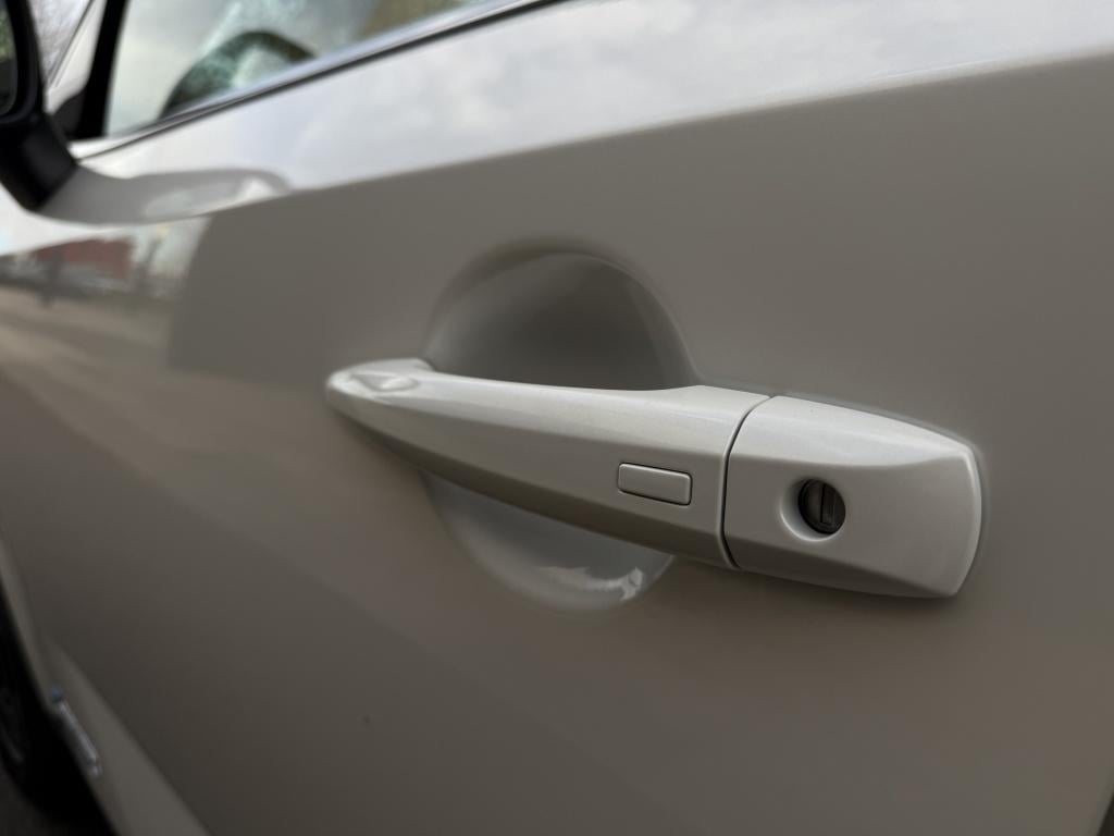 Nissan Qashqai 1.5 epower n-connecta // black editie //