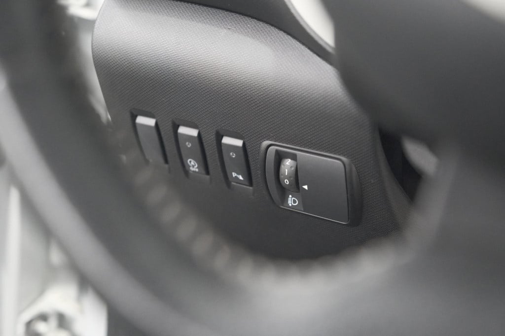 Renault Twingo sce limited | parkeersensoren | bluetooth | airco | 15 inch 