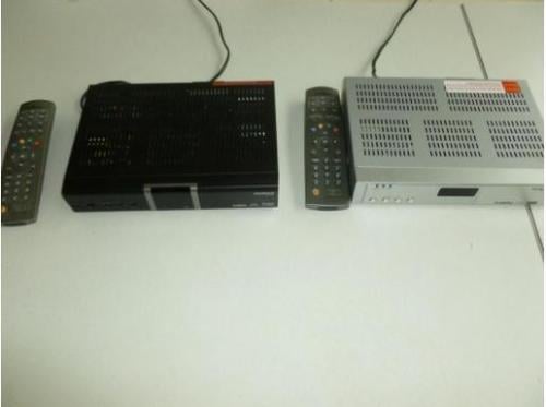 Twee stuks Humax digitale ontvangers type IR-Fox-C, zilverkleurig/Antraciet