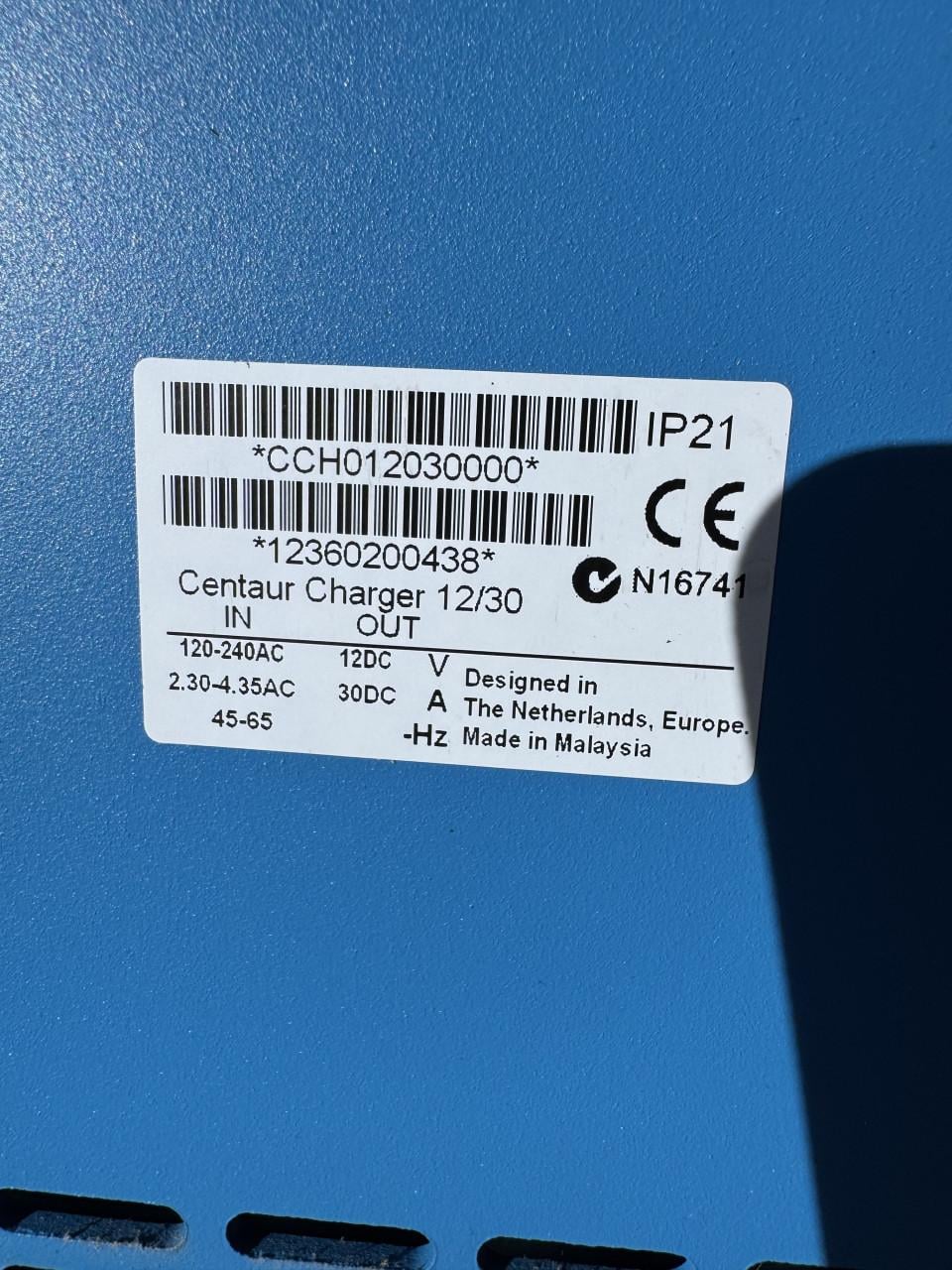 Victron Centaur 12/30 acculader