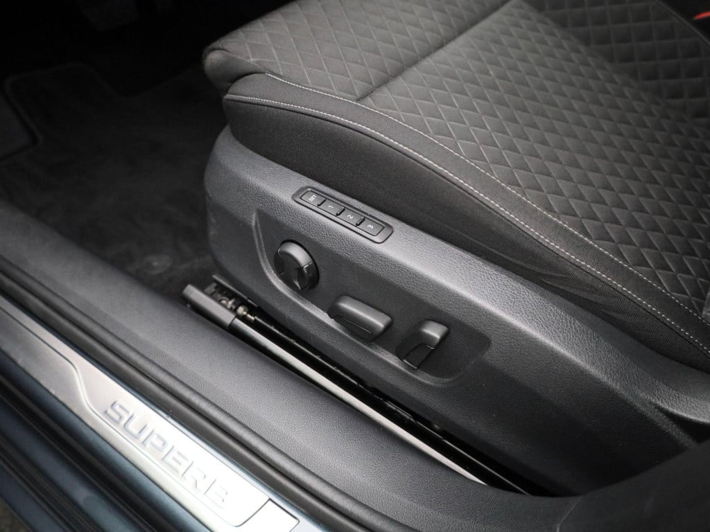 Skoda Superb combi 1.4 tsi iv business edition | automaat | navigatie | cam